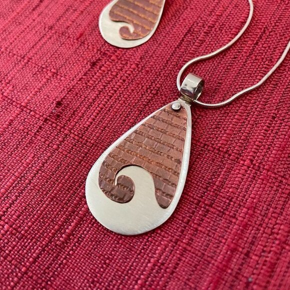 Jessie Senecal Handmade Sterling Sliver "Copper Wave" Necklace and Earrings - Picture 4 of 5